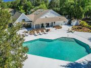 2 BR, 2 BA Apartment 4800 University Drive Unit 02 02J,...