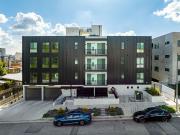 2 BR, 2 BA Apartment 4804 Oakwood Ave Unit 407, Los...