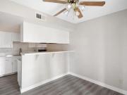 2 Br, 2 bath, Apartment 1750 W Boston St
