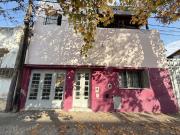 2 casas. Patio. Cochera. Amplios ambientes