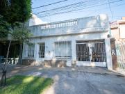 2 dorm, cochera, patio y quincho en B° Roma