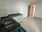 2 dormitorios al frente con balcón, cocina separada, en...