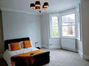 2 Double Bed Maisonette | 5 mins to Station
