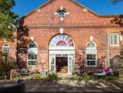 2 double bedroom 2 bathroom riverside garden flat