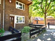 2 Double Bedroom Maisonette E14