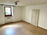 2 Familienhaus mit 3 und 4 Zimmer Wohnungen / casa...