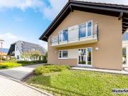 2 Familienhaus nebst Garage und Gartenteich
