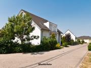 2 Familienhaus und Garage + provisionsfrei