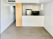 2 Level, 2 Bedroom +Study Apartment!