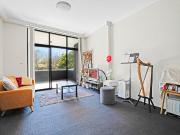 2 Level Sunny North Facing Apartment. Great Outlook