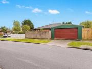 2 Maltravers Crescent, Cranbourne North, VIC 3977