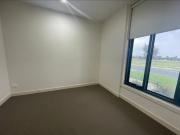 2 MINUTES WALK FROM CRAIGIEBURN CENTRAL!