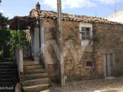 2 Casas Histricas para Recuperar no Corao da Aldeia de...