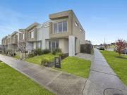 2 Nanea Path, Cranbourne VIC 3977