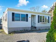 2 Northeast Dr, Manahawkin, NJ 08050