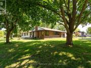 2 PARKLANE CRESCENT 2 PARKLANE CRESCENT