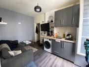 2 PIECES 25 m2 Vendu occupé bail meublé 1 an