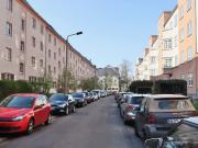 2 Raum • Einbauküche • Hell • Laminat • Tageslichtbad •...