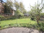 2 Raum • mit Balkon • offene Küche • Laminat •...