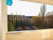 2 Raum • Tageslichtbad mit Wanne • Balkon • Laminat •...