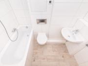 Balkon / Helle Wohnung / modernes Bad