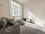 2 room apartment to let in Queens Gardens Bayswater...
