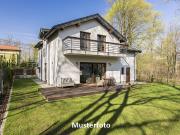 2 rustici con prato