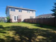 2 Storey Half Duplex in a Lovely Neighbourhood!
