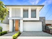 2 STOREY MODERN COASTAL HOUSE OVERLOOKING HENLEY OVAL