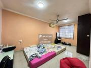 2 storey terrace END LOT WITH LAND * 18x65 + 10’ land *...