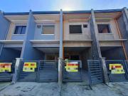 2 Storey Townhouse for Sale in Las Pinas Almanza Uno w/...