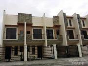 2 Storey townhouse in Las Pinas nr Robinsons Place 3.2M...