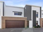 2 STORY, 4 BEDROOM TOWNHOUSE IN CENTRAL PRESTIGIOUS...