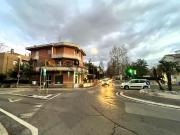 2 vetrine monolocale 61mq