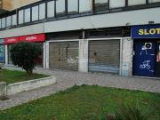 2 vetrine Viale Antonio Ciamarra 242 2439 quadrilocale 75mq