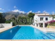 2 Villas con Apartamentos Independientes en Altea la Vieja