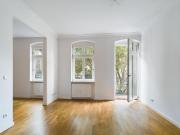 2 Zi Altbau mit Balkon | Simon Dach Kiez | 4.OG |...