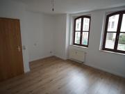 2 Zi Wohnung mit Balkon, Küche und Stellplatz