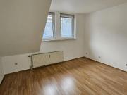 2 Zimmer, Dachgeschoßwohnung mit Schrankraum extra Küche