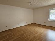 2 Zimmer, Dachgeschoßwohnung mit Schrankraum extra Küche