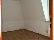 2 Zimmer Dachwohnung mit Dusche in Küche + Einzug sofort...