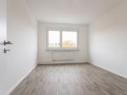 2 Zimmer, großer sonniger Balkon und Tageslichtküche