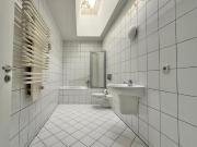 2 Zimmer • im Dachgeschoss • mit Oberlicht • Tiefgarage... 2 Zimmer • im Dachgeschoss • mit Oberlicht • Tiefgarage...