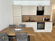 2 Zimmer Wohnung in U Bahnnähe voll möbliert