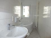 2 Zimmer Wohnung mit Balkon und Eckbadewanne 2 Zimmer Wohnung mit Balkon und Eckbadewanne