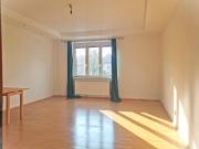 2 Zimmer Wohnung mit kleinem hofseitigem Balkon, 5 Min...