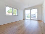 2 ZIMMER WOHNUNG MIT KÜCHE UND LOGGIA 100 METER ZUR U...