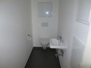 2 Zimmer Wohnung mit nagelneuer Küche und Terrasse zu...