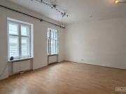 2 Zimmer Wohnung mit Potential am Kirchenplatz |...