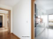 2 Zimmer Wohnung mit Terrassen und Gartenfläche...